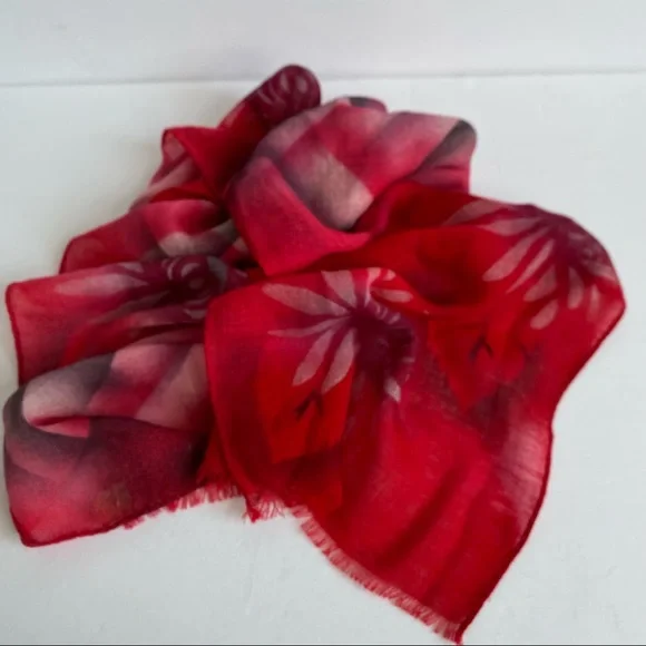 Hand-painted wool Rectangular Scarf - Picture 4 of 7